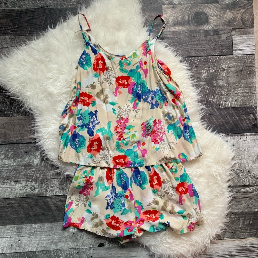 BOGO 💚. Vero Moda Floral Romper / Jumpsuit